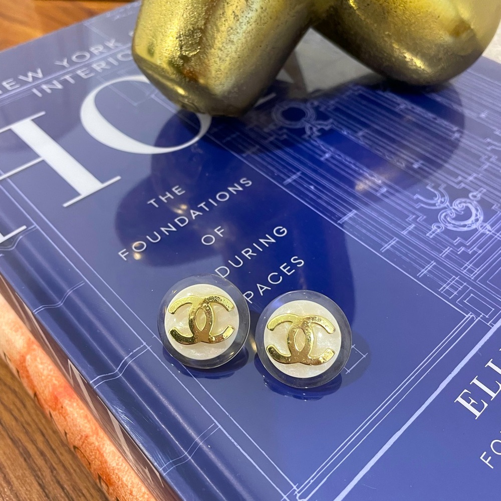 CC Clear Shell Earrings E13